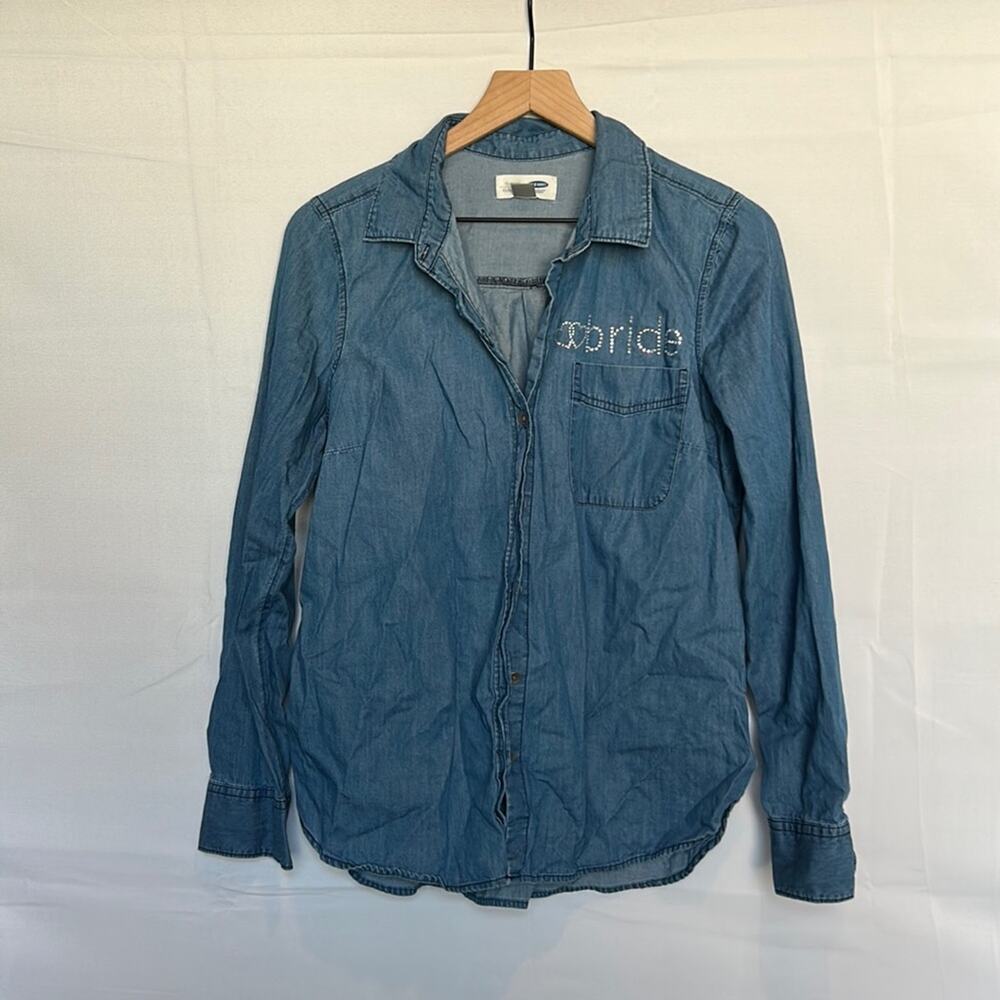 ❤️5/$25❤️ Old Navy Chambray Button Down w/BRIDE Iron-On Wedding Prep Shirt